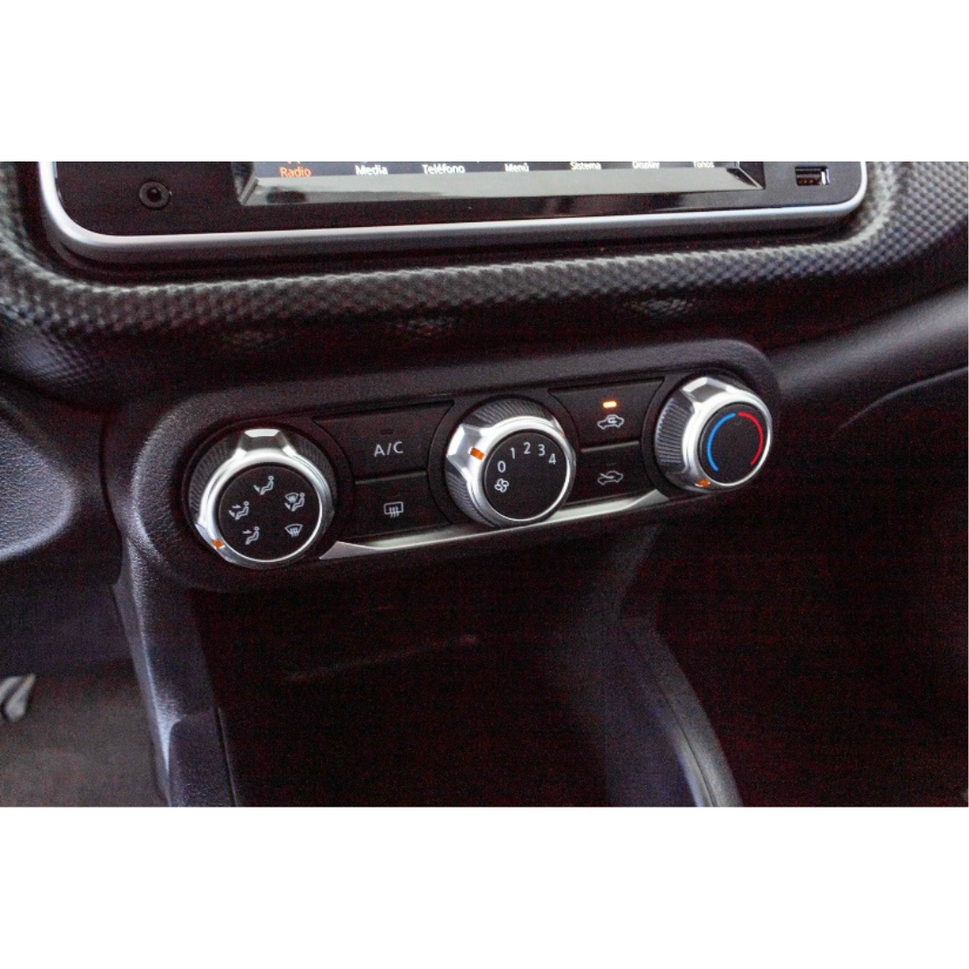 NISSAN VERSA - Plata