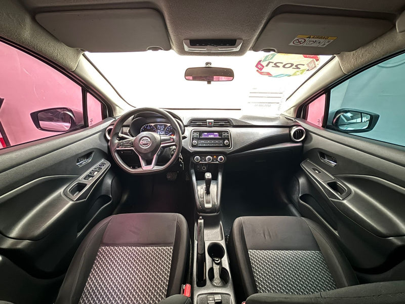 NISSAN VERSA - Plata